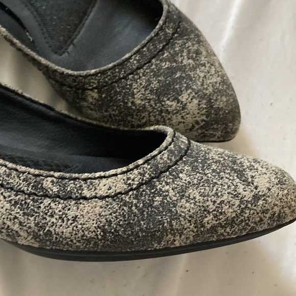 Calvin Klein  black/off white flats - Picture 3 of 5